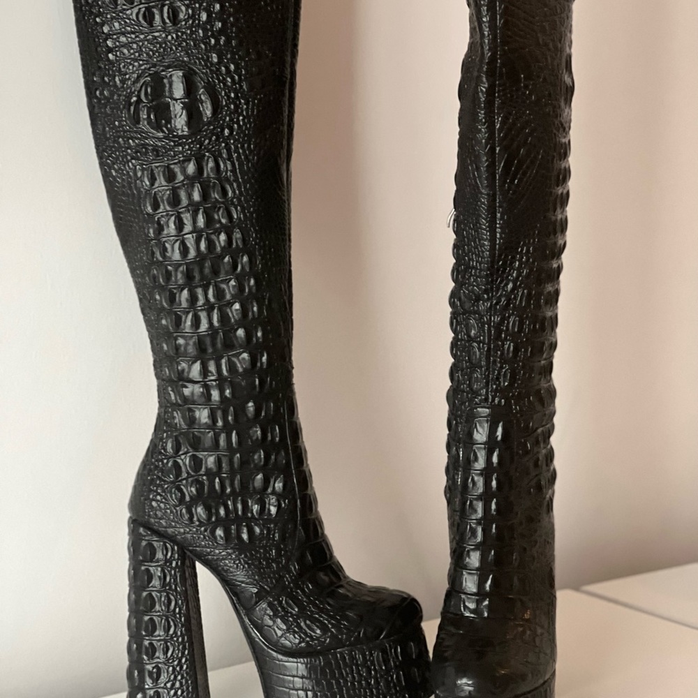 These are by U2Step. Brand new out of the box. Never been worn